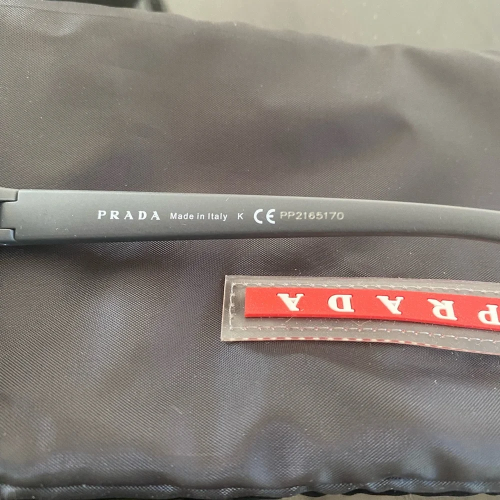 prada 100%UV protection sunglasses with the bag and box - Picture 5 of 6